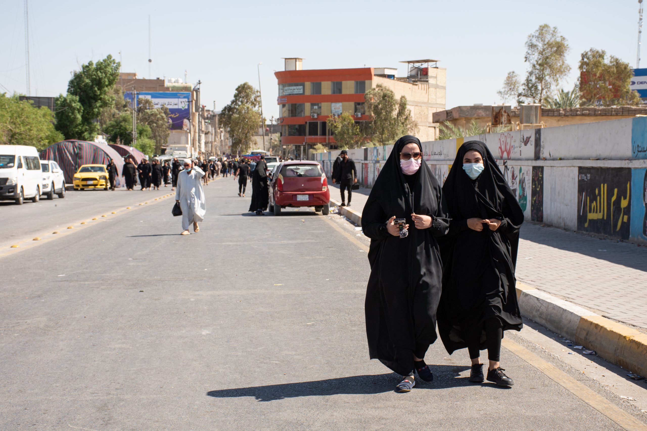 Two Iraqi shia pilgrims get back home after finishing Arbaeen (Karbala, Iraq / Dídac Medrano).